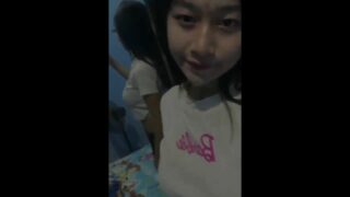 Gadis Cantik Kaos Barbie Live Ngentot